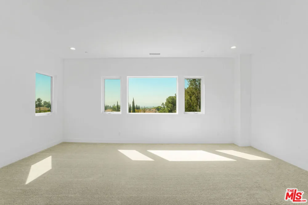 20534 Edgewood Court Chatsworth, CA 91311