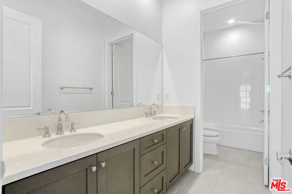 20534 Edgewood Court Chatsworth, CA 91311
