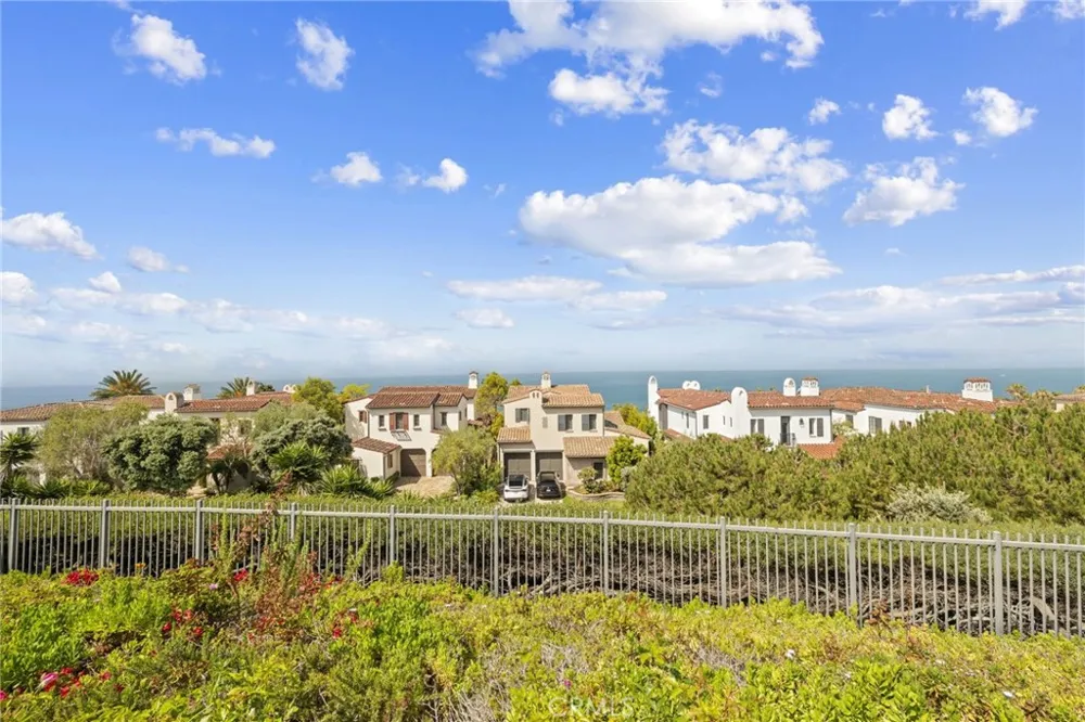 30 Surfspray Bluff Newport Coast, CA 92657