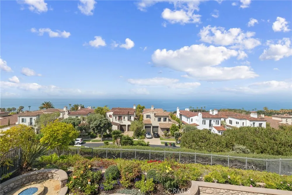 30 Surfspray Bluff Newport Coast, CA 92657