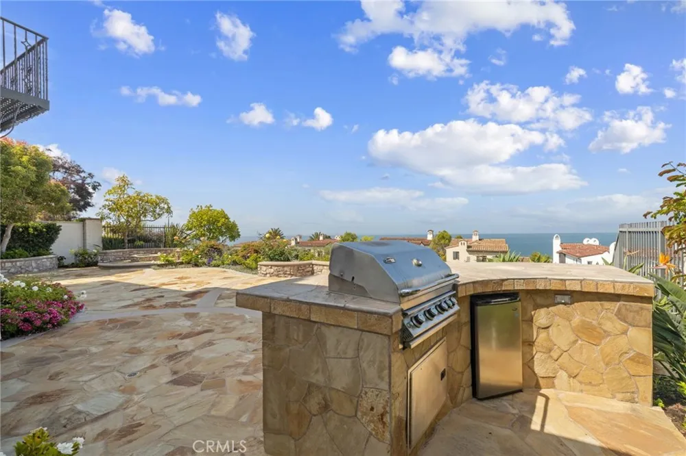 30 Surfspray Bluff Newport Coast, CA 92657