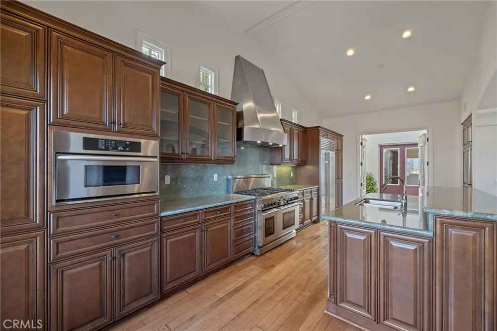 30 Surfspray Bluff Newport Coast, CA 92657