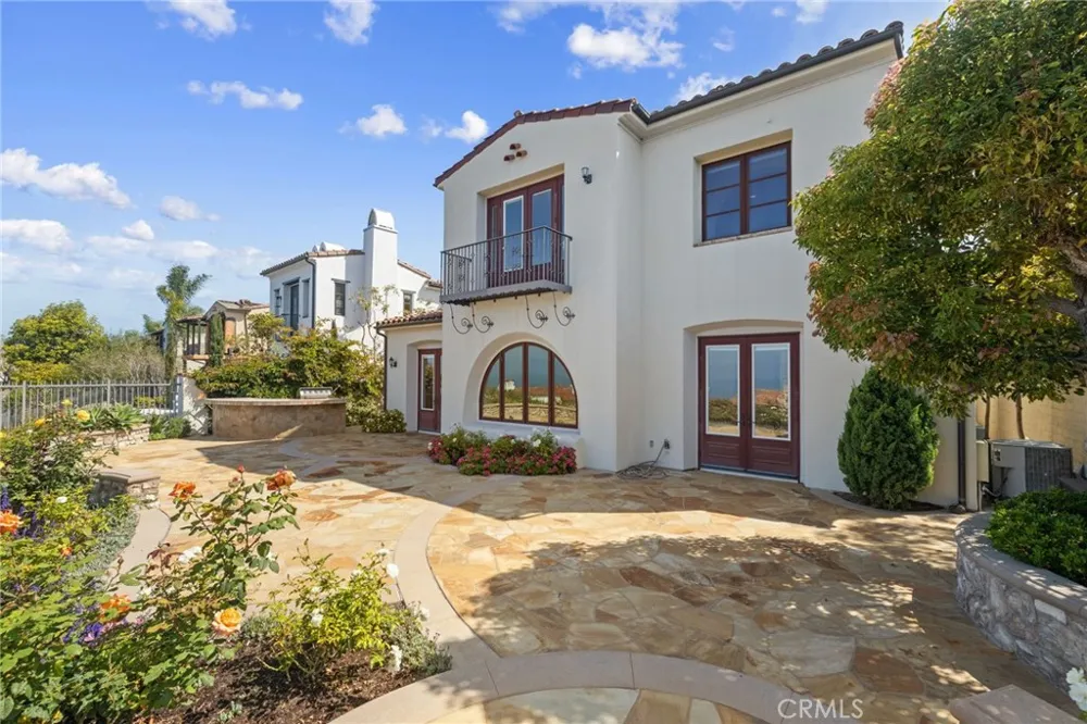30 Surfspray Bluff Newport Coast, CA 92657