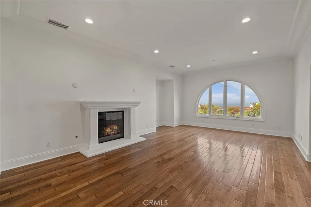 30 Surfspray Bluff Newport Coast, CA 92657