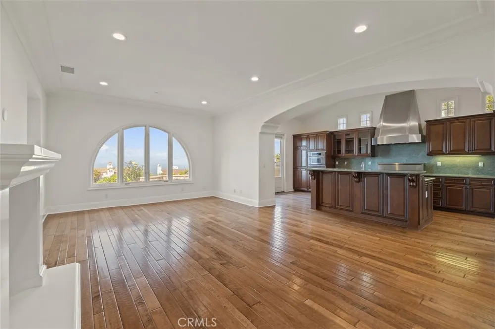 30 Surfspray Bluff Newport Coast, CA 92657