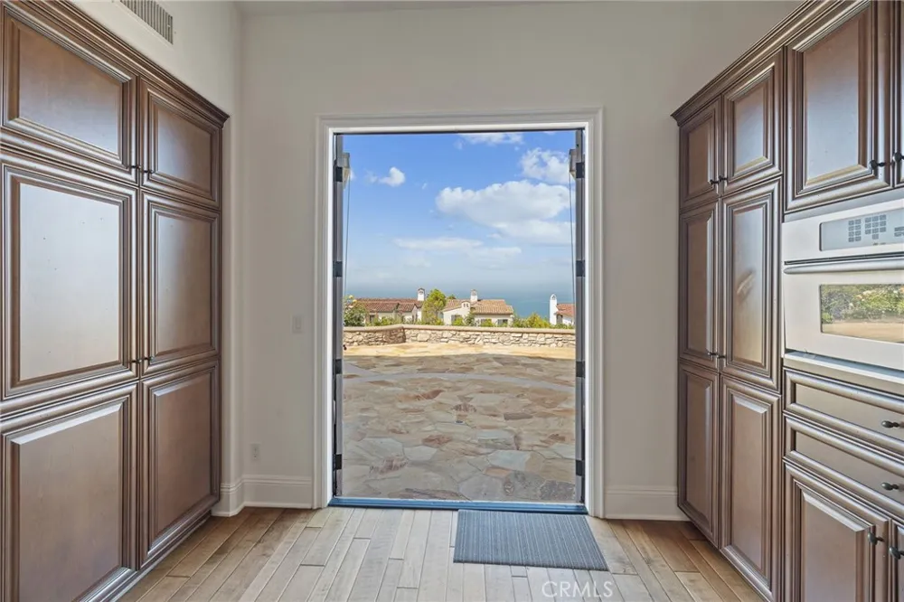 30 Surfspray Bluff Newport Coast, CA 92657