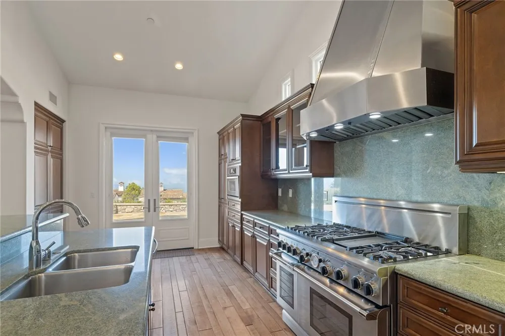30 Surfspray Bluff Newport Coast, CA 92657