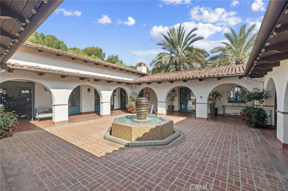 30 Surfspray Bluff Newport Coast, CA 92657