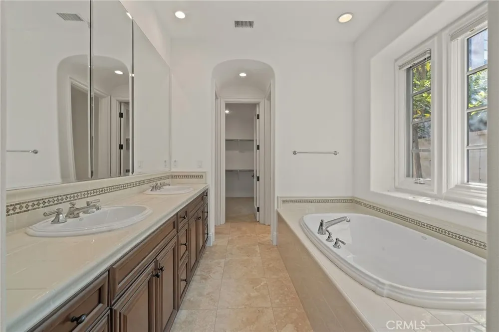 30 Surfspray Bluff Newport Coast, CA 92657