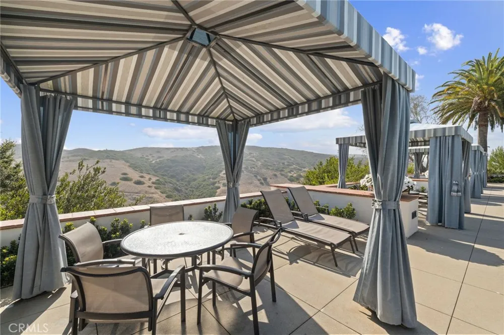 30 Surfspray Bluff Newport Coast, CA 92657