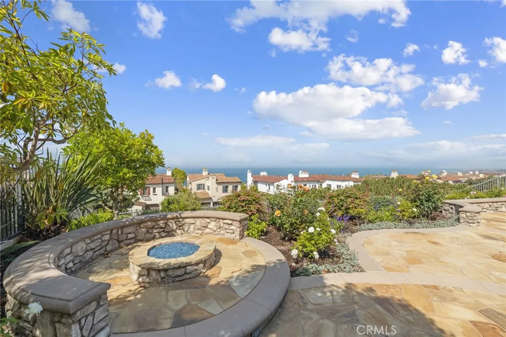 30 Surfspray Bluff Newport Coast, CA 92657