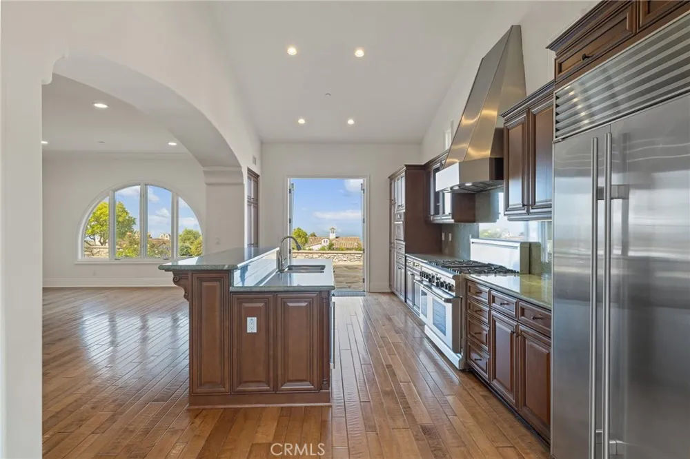 30 Surfspray Bluff Newport Coast, CA 92657