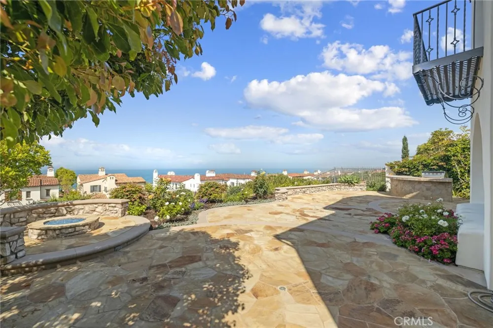30 Surfspray Bluff Newport Coast, CA 92657