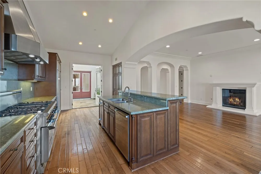 30 Surfspray Bluff Newport Coast, CA 92657