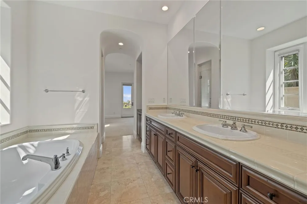 30 Surfspray Bluff Newport Coast, CA 92657