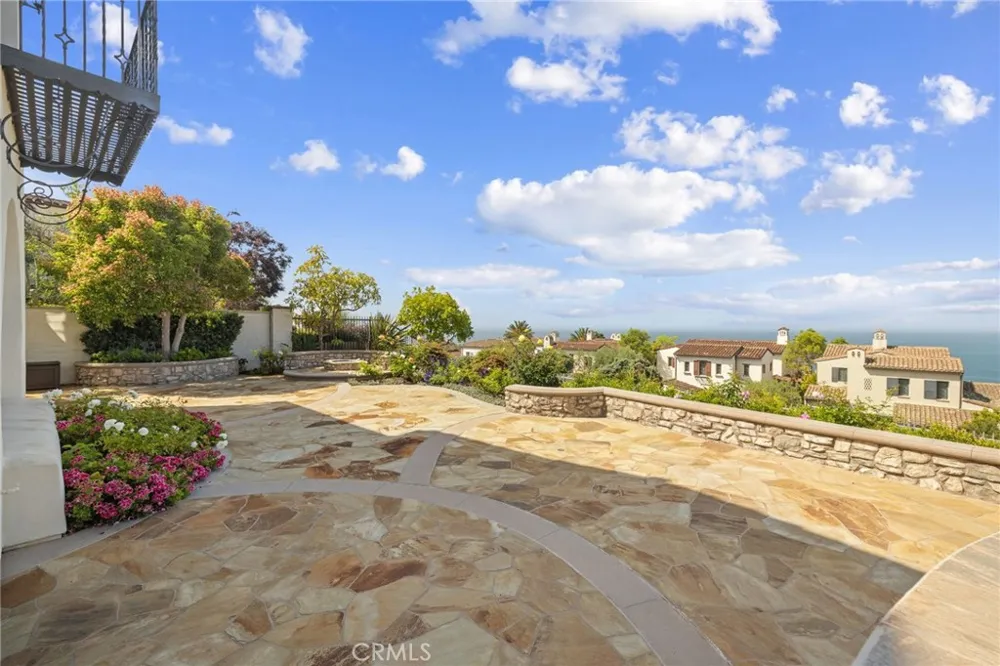 30 Surfspray Bluff Newport Coast, CA 92657