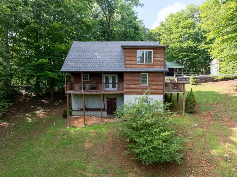 165 Kangaroo Ridge Rd Byrdstown, TN 38549