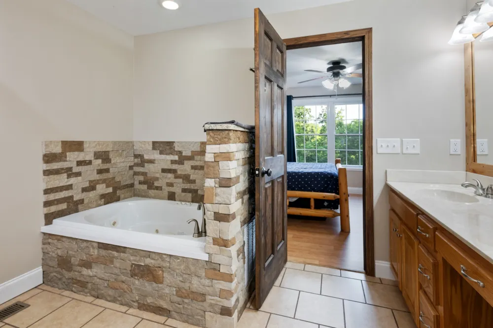 165 Kangaroo Ridge Rd Byrdstown, TN 38549