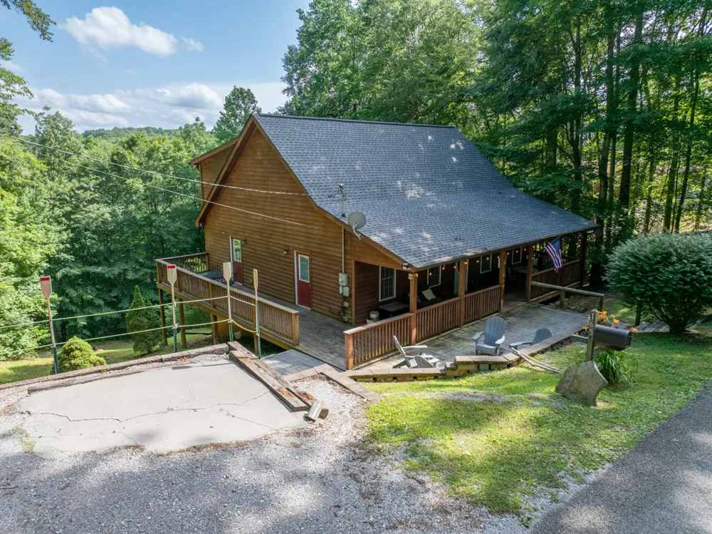 165 Kangaroo Ridge Rd Byrdstown, TN 38549