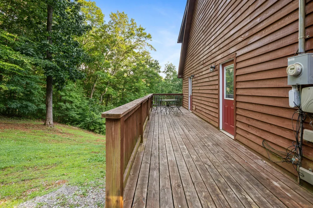 165 Kangaroo Ridge Rd Byrdstown, TN 38549