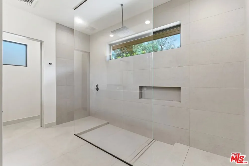 3860 Madison Road La Canada Flintridge, CA 91011