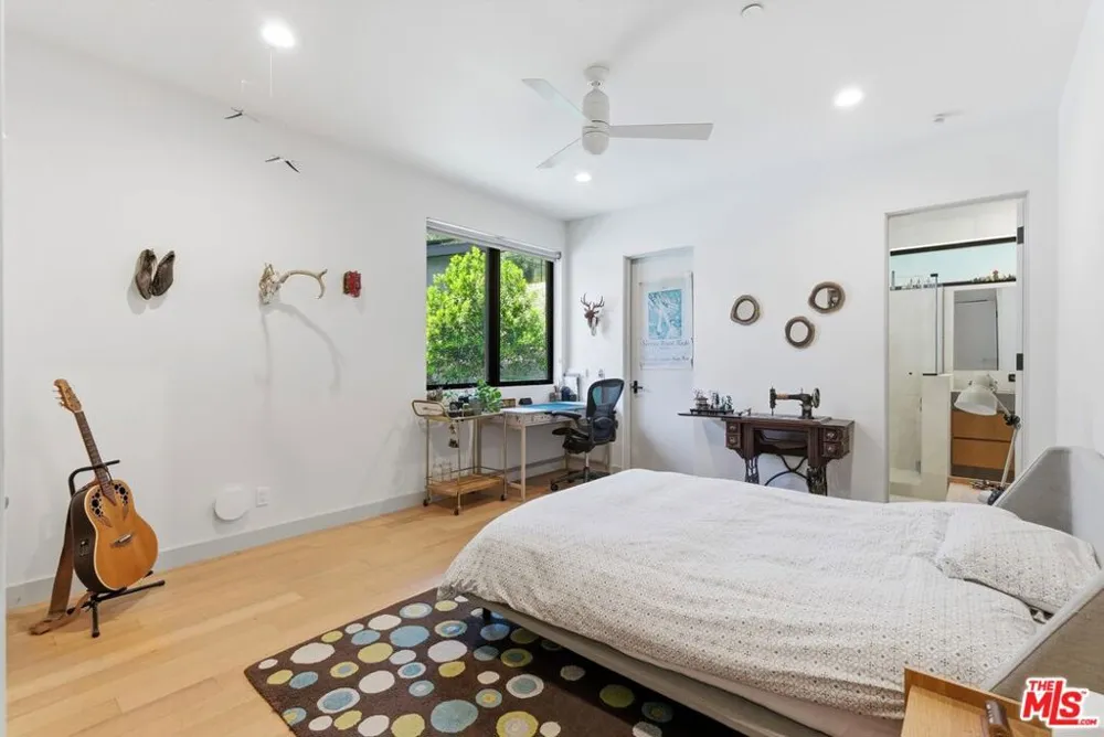 3860 Madison Road La Canada Flintridge, CA 91011