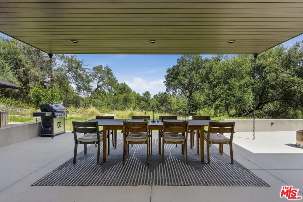3860 Madison Road La Canada Flintridge, CA 91011