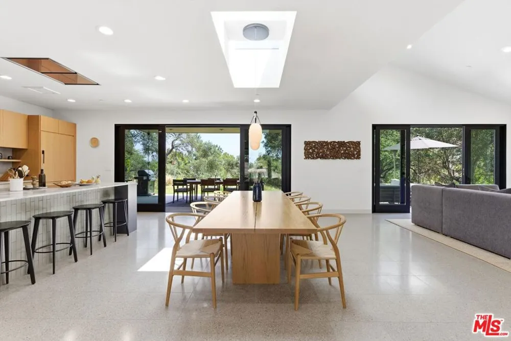 3860 Madison Road La Canada Flintridge, CA 91011