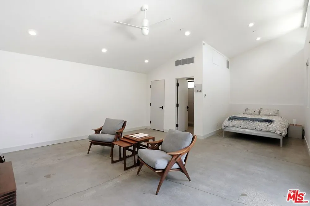 3860 Madison Road La Canada Flintridge, CA 91011