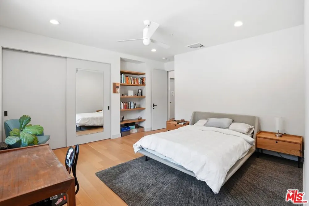 3860 Madison Road La Canada Flintridge, CA 91011