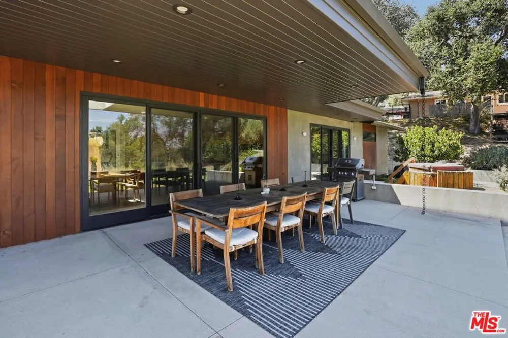 3860 Madison Road La Canada Flintridge, CA 91011