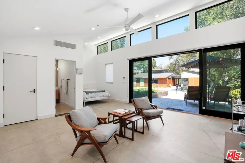 3860 Madison Road La Canada Flintridge, CA 91011