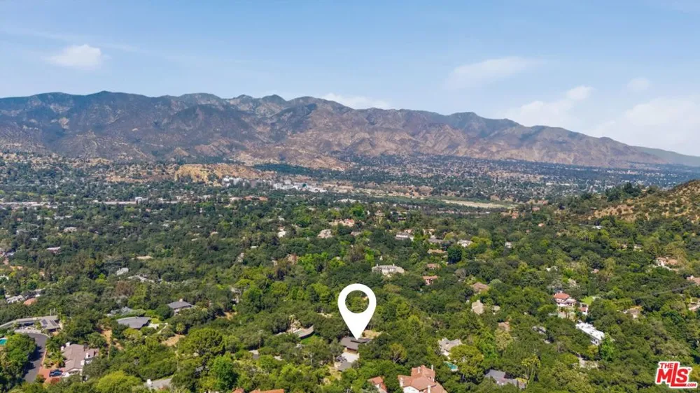 3860 Madison Road La Canada Flintridge, CA 91011
