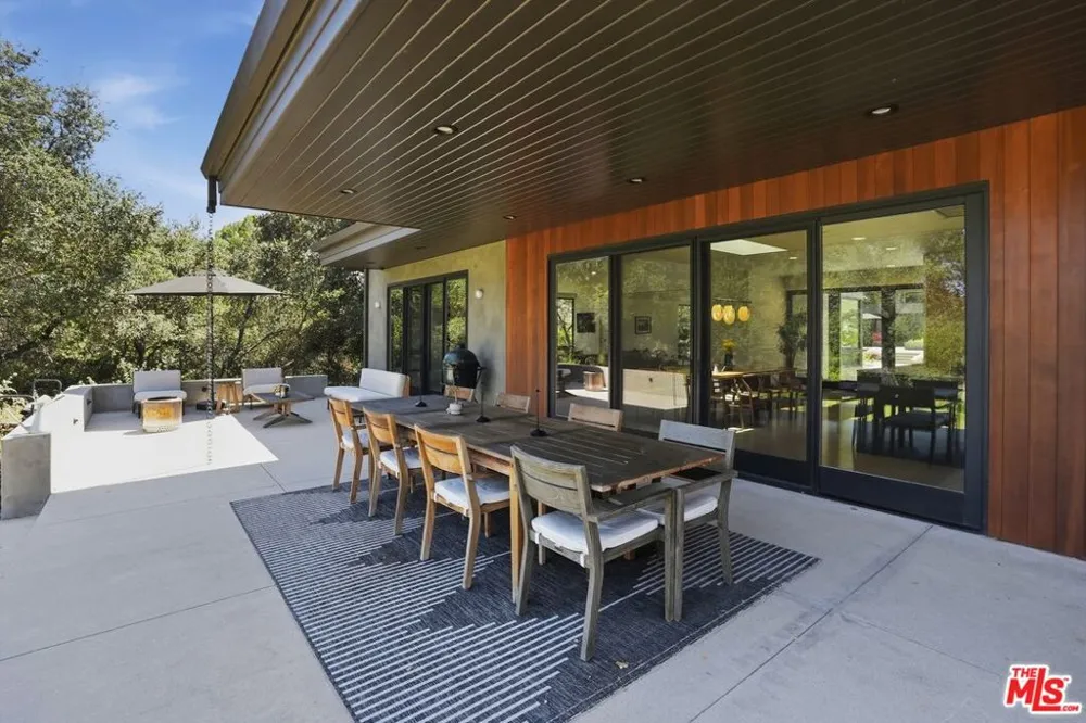 3860 Madison Road La Canada Flintridge, CA 91011