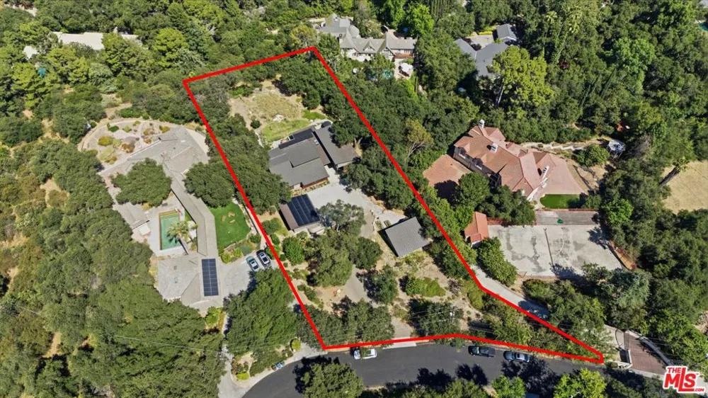 3860 Madison Road La Canada Flintridge, CA 91011