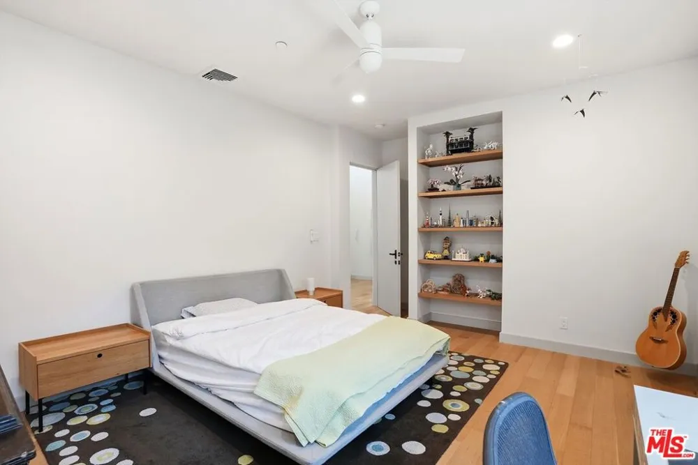 3860 Madison Road La Canada Flintridge, CA 91011