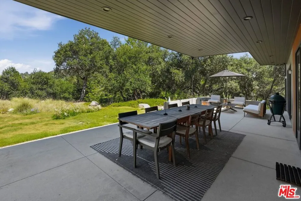 3860 Madison Road La Canada Flintridge, CA 91011