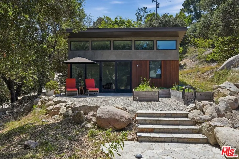 3860 Madison Road La Canada Flintridge, CA 91011