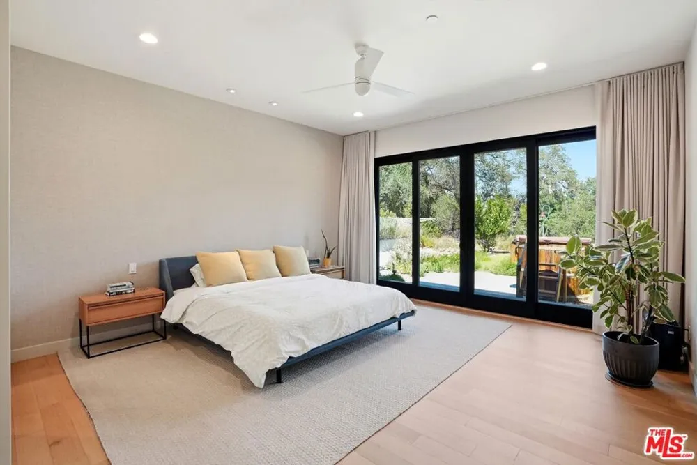 3860 Madison Road La Canada Flintridge, CA 91011
