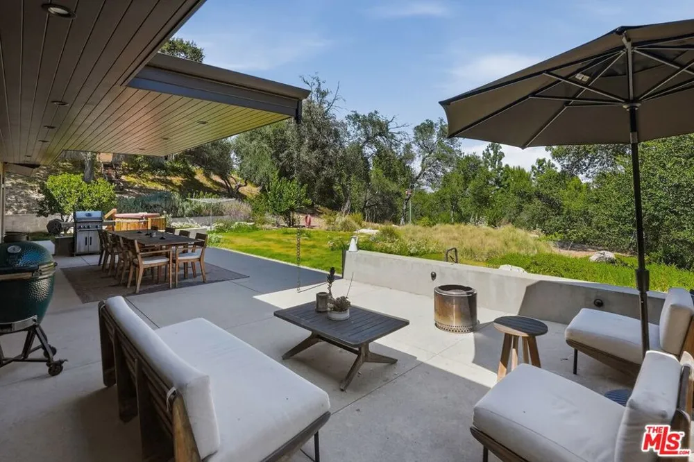 3860 Madison Road La Canada Flintridge, CA 91011