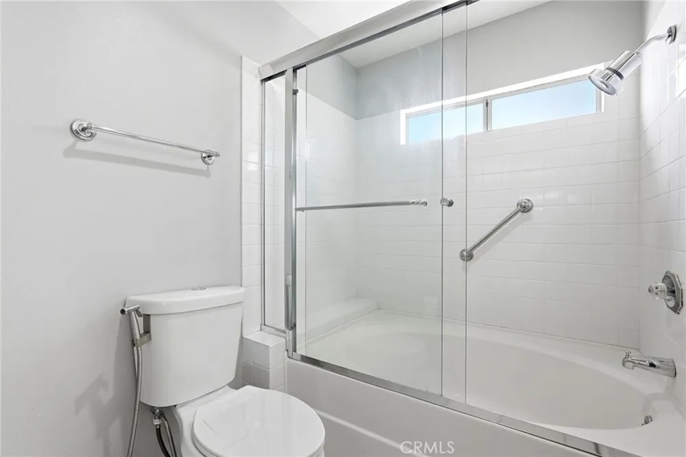 7109 Farralone #117 Canoga Park, CA 91303