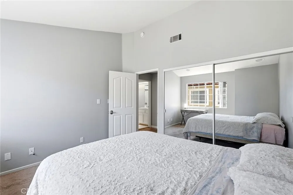 7109 Farralone #117 Canoga Park, CA 91303