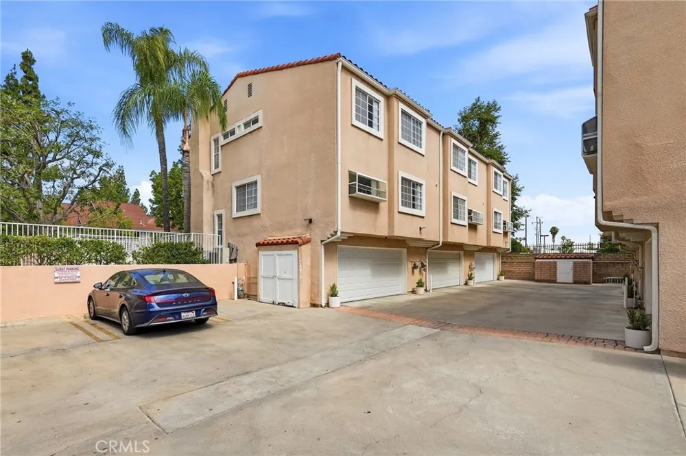 7109 Farralone #117 Canoga Park, CA 91303