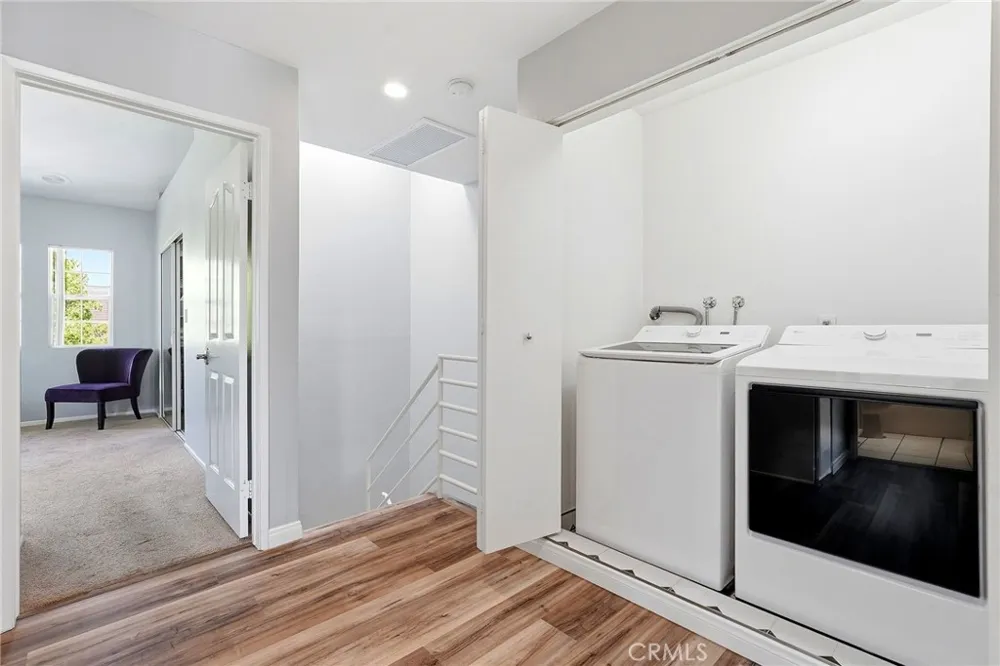 7109 Farralone #117 Canoga Park, CA 91303