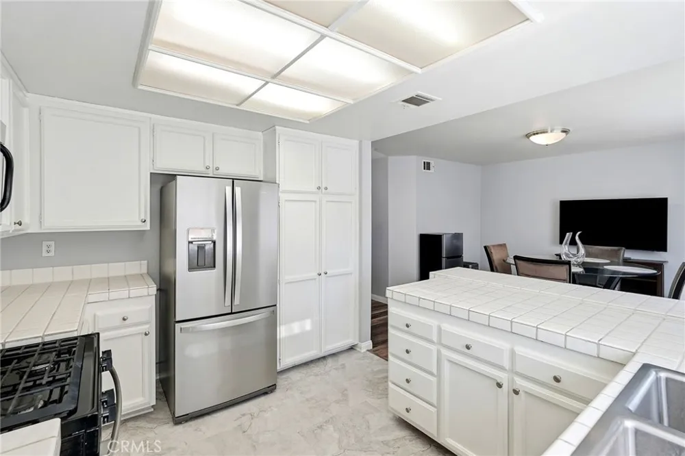7109 Farralone #117 Canoga Park, CA 91303