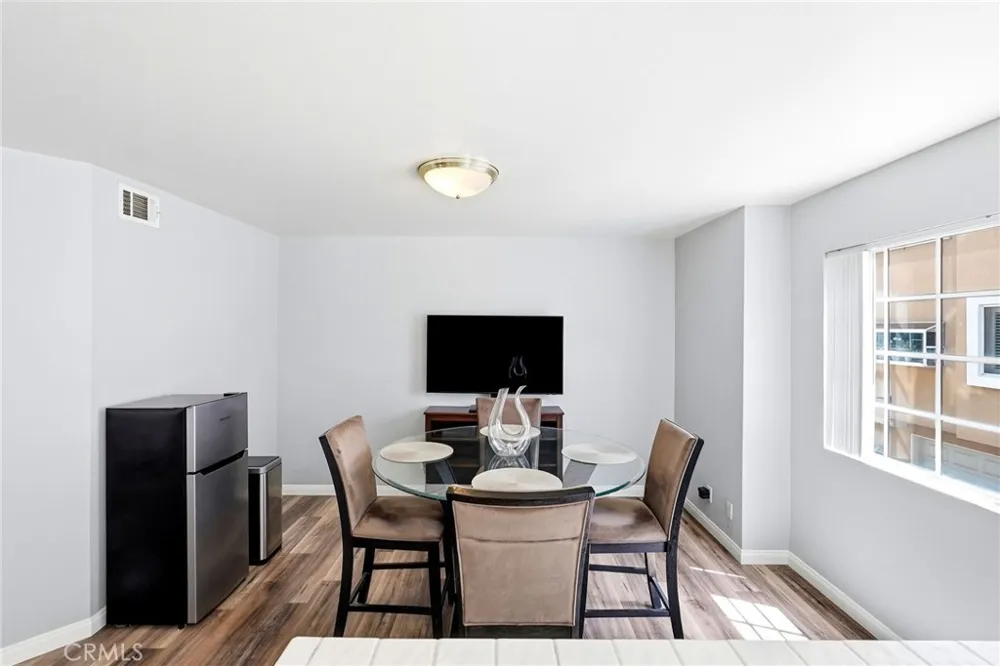 7109 Farralone #117 Canoga Park, CA 91303