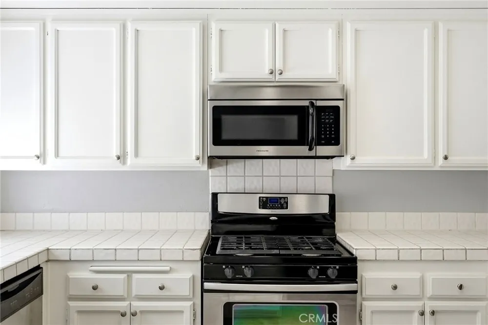 7109 Farralone #117 Canoga Park, CA 91303