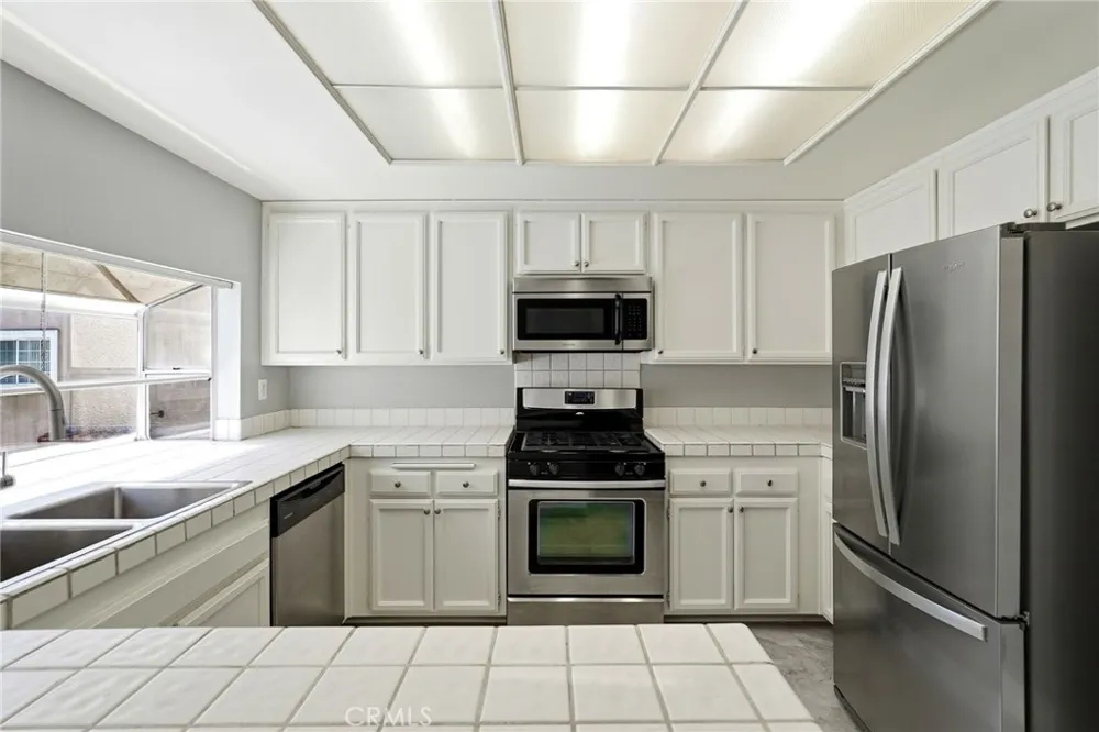 7109 Farralone #117 Canoga Park, CA 91303