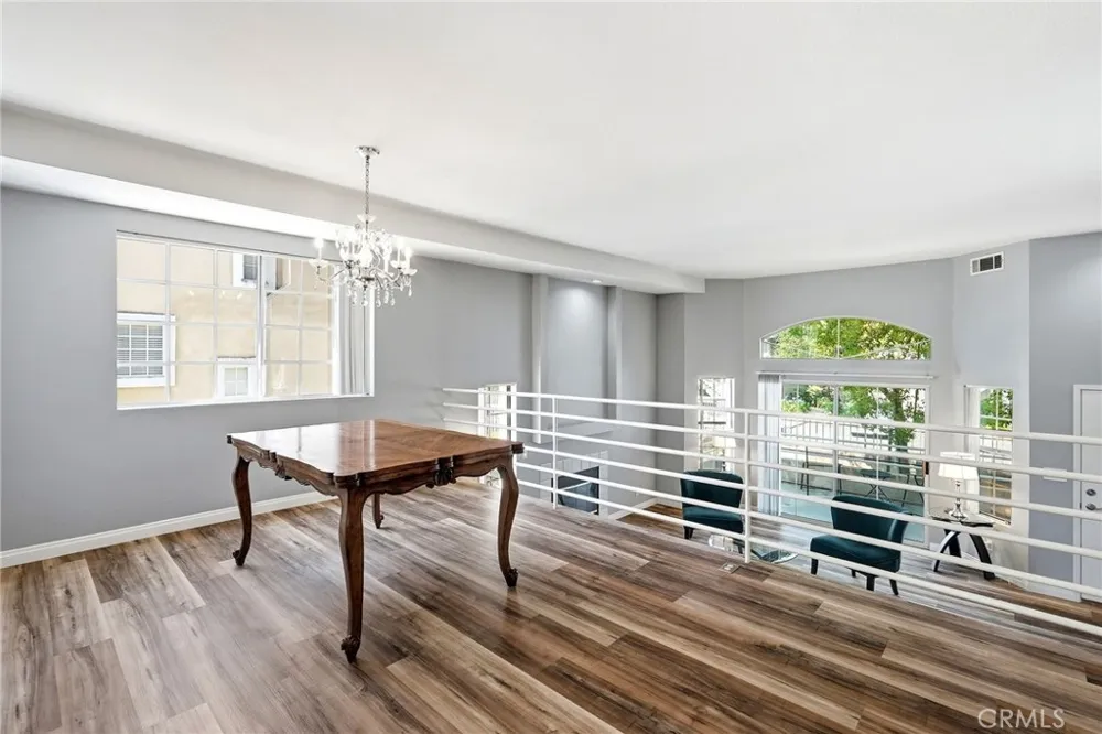 7109 Farralone #117 Canoga Park, CA 91303