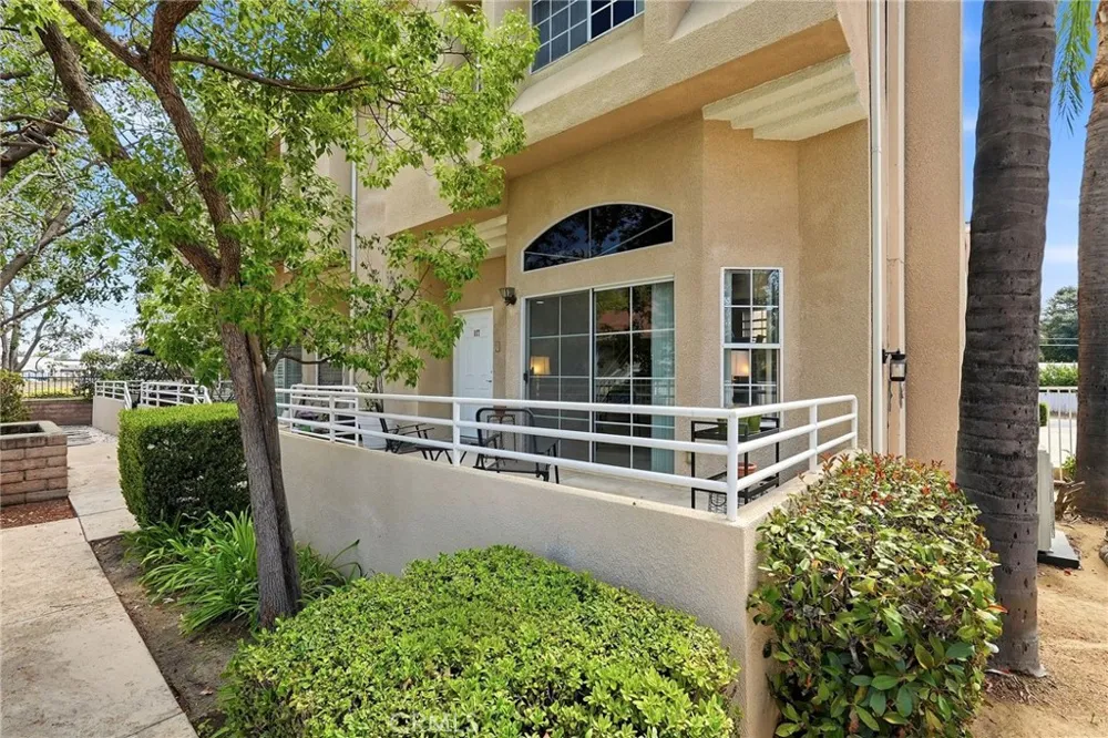 7109 Farralone #117 Canoga Park, CA 91303
